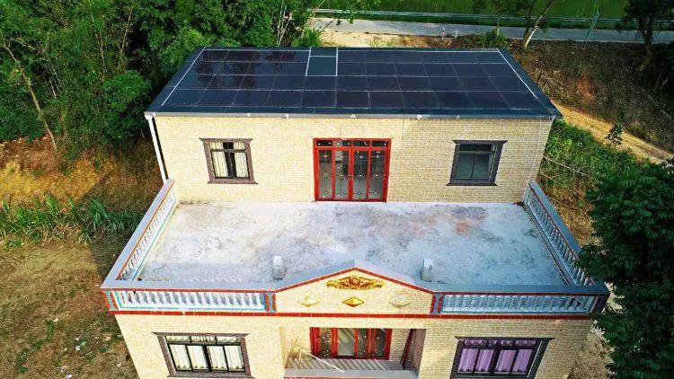 還在裝傳統(tǒng)陽光房？太傻了！如今大家都裝這個，美觀、環(huán)保還能賺錢！