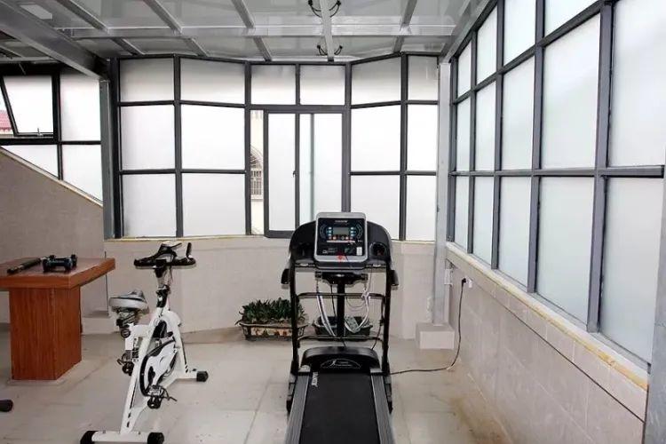 還在裝傳統(tǒng)陽光房？太傻了！如今大家都裝這個，美觀、環(huán)保還能賺錢！