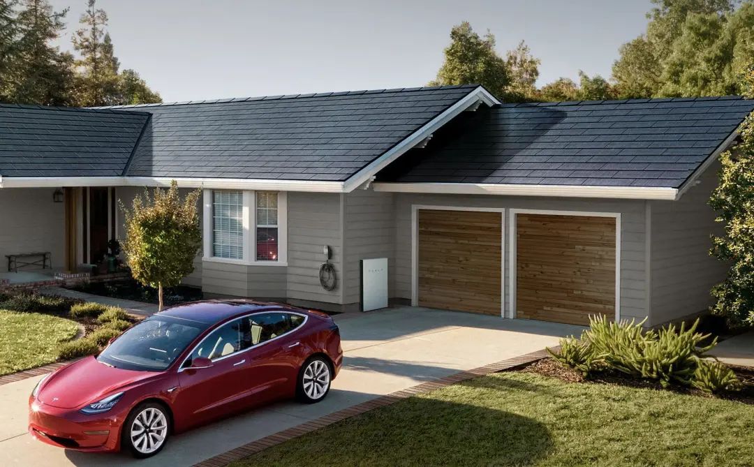 美國(guó)德州大雪斷電，一度電65元！裝了特斯拉光伏屋頂?shù)娜诵α耍。ǜ揭曨l）