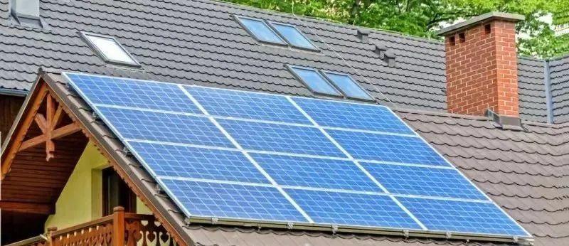 光伏發(fā)電“租房頂、免費裝”新套路，警惕陰陽合同，天上不會掉餡餅！